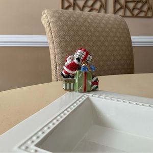 Santa With Stack of Gifts Platter Decoration 🎁